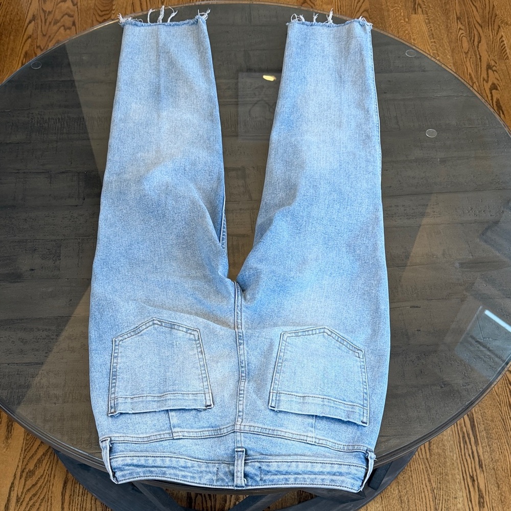 We The Free Light Blue Frayed Hem Cropped Jeans Curvy Size 28. Womens. Stretch - Picture 8 of 8